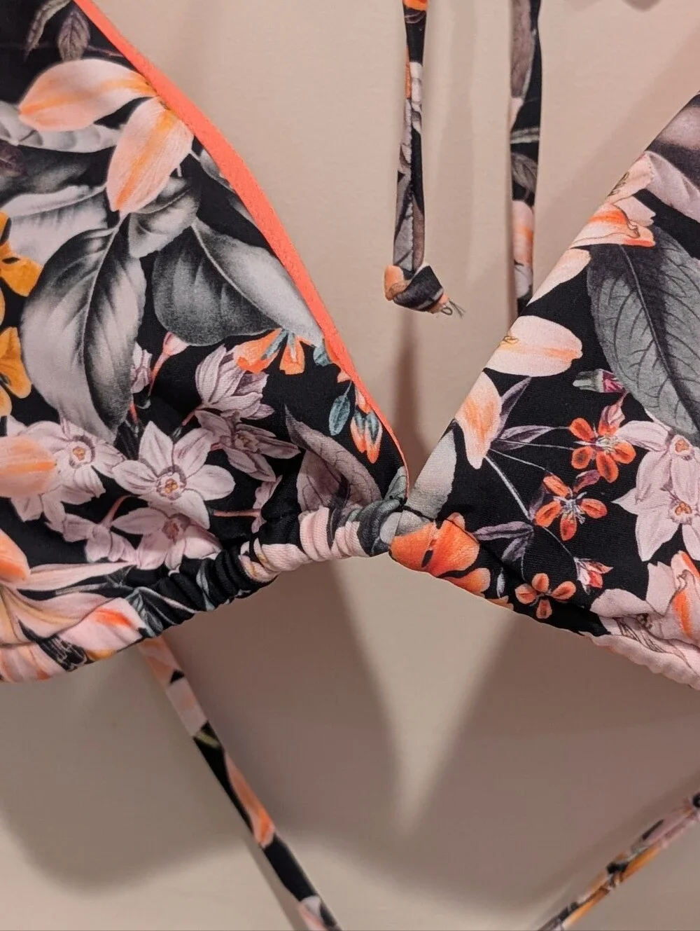 Body Glove Black & Peach Floral Tie-Back Bikini Top Size Large